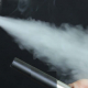 Dampfen oder die Verwendung einer Einweg-E-Zigarette