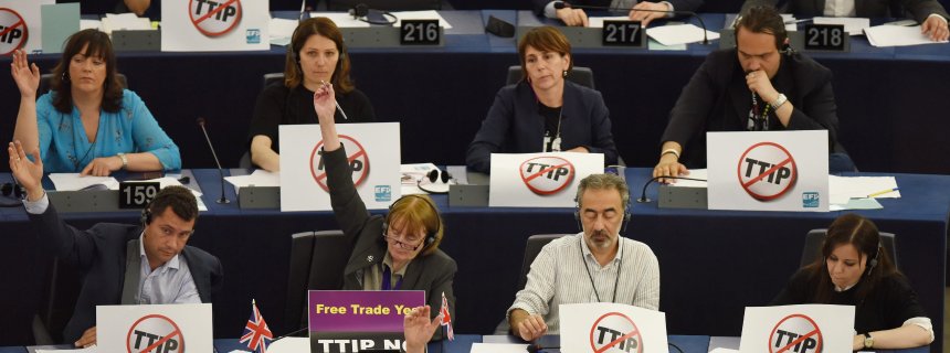 Members of 'Europe of Freedom and Direct Democracy Group' sit behind posters on their desks which read 'stop TTIP', during a voting session at the European Parliament in Strasbourg, France, 07 July 2015. The European Parliament will vote on 08 July on the EU-US Transatlantic Trade and Investment Partnership (TTIP). EPA/PATRICK SEEGER +++(c) dpa - Bildfunk+++