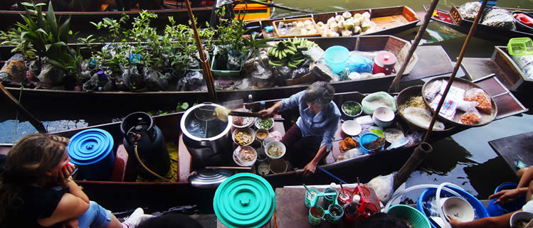 Gaumenschmaus auf thailändischen Bazaren
