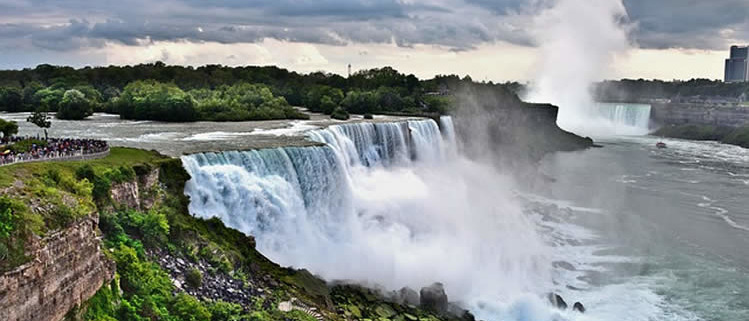 Niagarafälle an der Grenze zwischen New York und Ontario