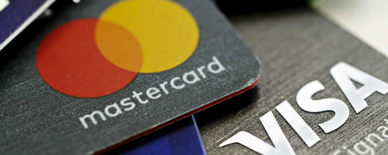 Fotos von Visa und Mastercard