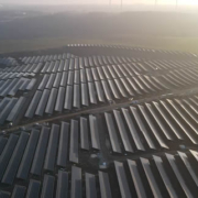 PV-Park Schkölen erstmals für Regelleistungsmarkt präqualifiziert – Erneuerbare sichern Netzstabilität PV-Park Schkölen erstmals für Regelleistungsmarkt präqualifiziert – Erneuerbare sichern Netzstabilität