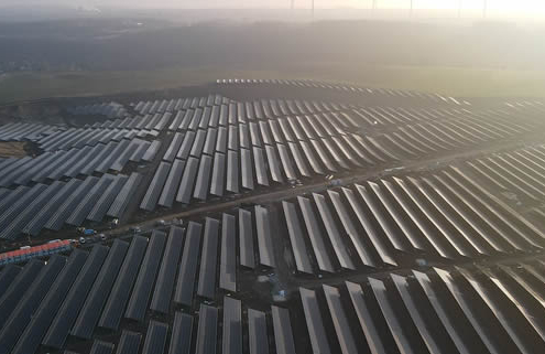 PV-Park Schkölen erstmals für Regelleistungsmarkt präqualifiziert – Erneuerbare sichern Netzstabilität PV-Park Schkölen erstmals für Regelleistungsmarkt präqualifiziert – Erneuerbare sichern Netzstabilität