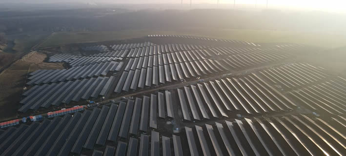 PV-Park Schkölen erstmals für Regelleistungsmarkt präqualifiziert – Erneuerbare sichern Netzstabilität PV-Park Schkölen erstmals für Regelleistungsmarkt präqualifiziert – Erneuerbare sichern Netzstabilität